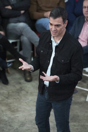 Pedro Sánchez critica que «el partido de los sobresueldos» y que «se pule la hucha de las pensiones» sea el que pide a los españoles ahorrar para sus pensiones y la educación de sus hijos