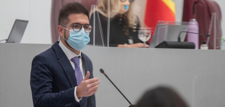 El PSOE exige la inmediata dimisión de la consejera de Educación de extrema derecha por dudar de que el asesinato machista ocurrido en Totana sea violencia de género