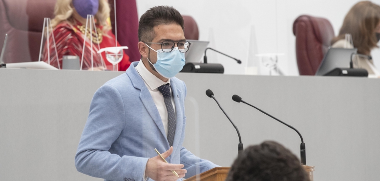 El PSOE pide el cese inmediato de Campuzano por paralizar la aplicación de la ley de gratuidad de libros de texto