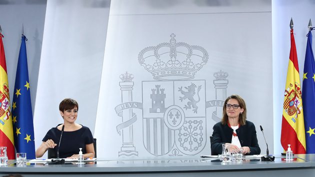 El Gobierno abarata el recibo de la luz a todos los españoles