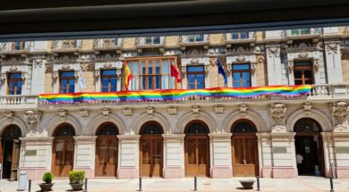 fachada ayto la union bandera lgtbi ok