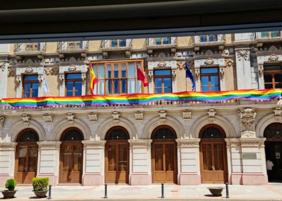 fachada ayto la union bandera lgtbi ok