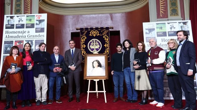 Pedro Sánchez destaca en el homenaje a Almudena Grandes que siempre luchó “por un país mejor, más justo y más digno”