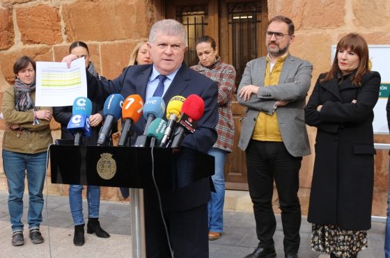 pepe velez en rueda de prensa