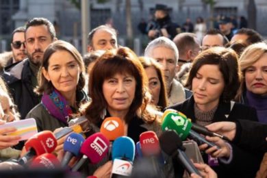 Ana-Redondo-Andrea-Fernández-durante-la-manifestación-del-25-N-630×354